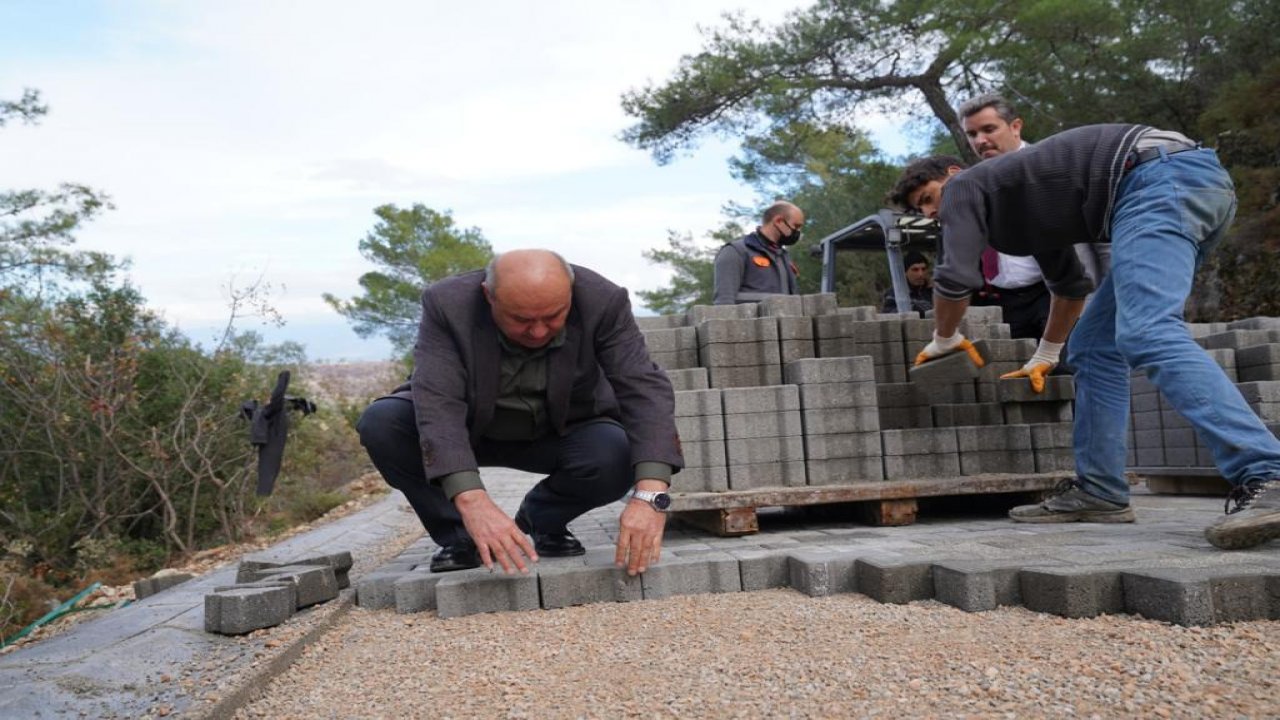 PINARA ANTİK KENT'İN YOLU KİLİTLİ PARKE YAPILIYOR