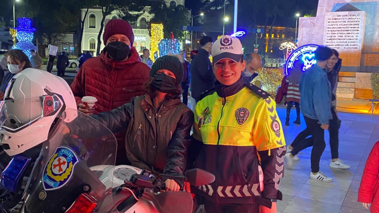 POLİS EKİPLERİ MİNİKLERİN YÜZÜNÜ GÜLDÜRDÜ