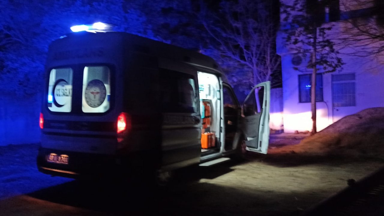 DEVEYİ SEVMEK İÇİN AHIRA GİREN KİŞİ ÖLÜ BULUNDU