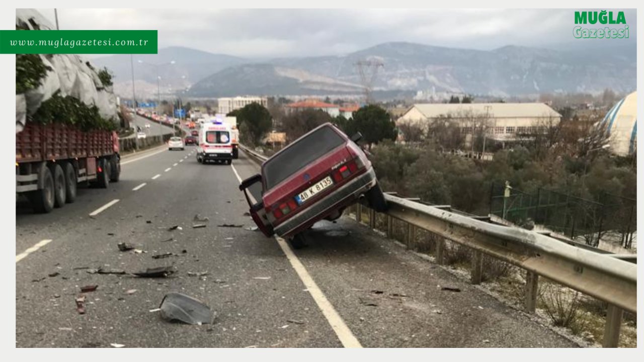 BELEDİYE ARACINA VURAN ALKOLLÜ ŞOFÖR KAÇTI