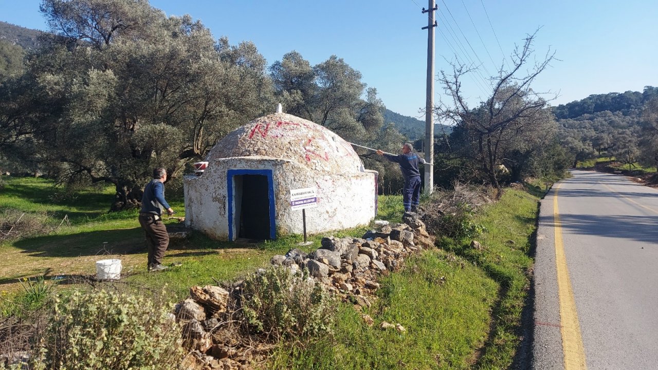 TARİHİ SU SARNICININ ÜZERİNE YAZI YAZILMASI TEPKİ ÇEKTİ