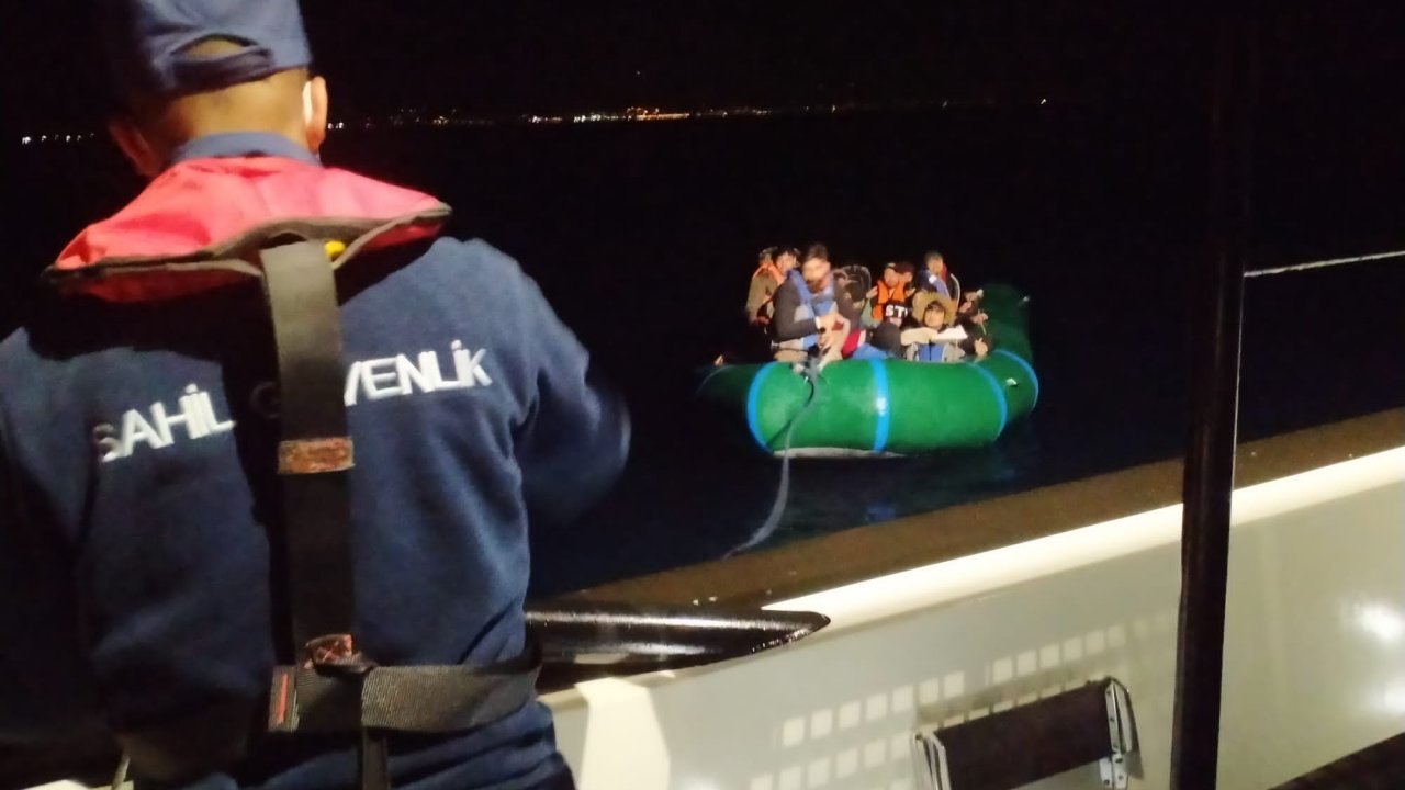 4 lastik bottaki 106 düzensiz göçmen yakalandı