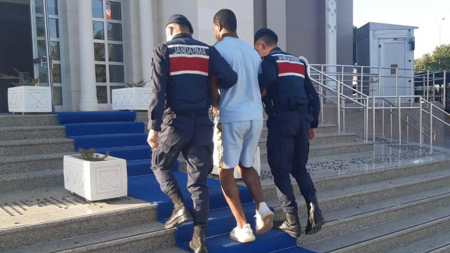 ARANAN GÖÇMEN KAÇAKÇISI TUTUKLANDI