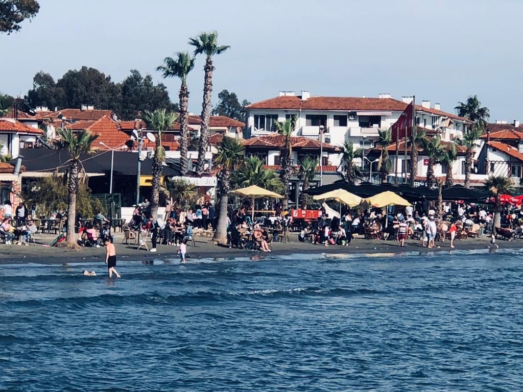 VATANDAŞLAR AKYAKA’DA SAHİLE AKIN ETTİ