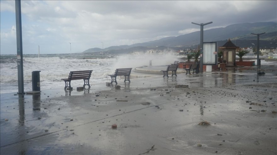 METEOROLOJİDEN DENİZLERDE FIRTINA UYARISI