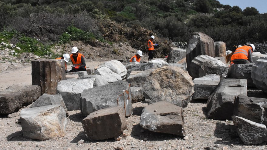 KNİDOS ANTİK KENTİ'NDE BULUNAN EMEVİ KİTABELERİ TARİHE IŞIK TUTUYOR