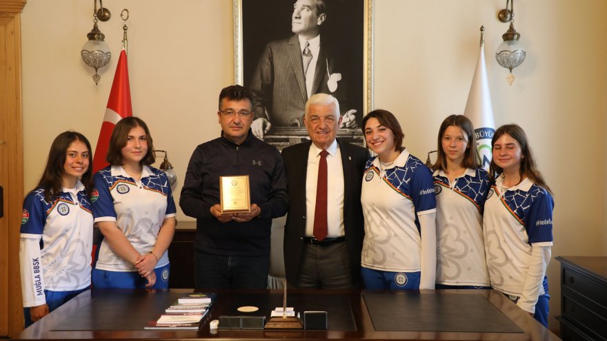 ŞAMPİYON OKÇULARDAN BAŞKAN GÜRÜN’E ZİYARET