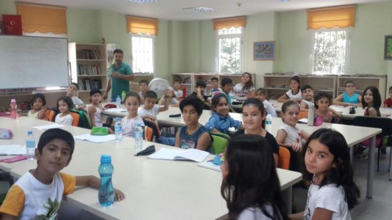 Minik Öğrenciler İngilizce Öğreniyor