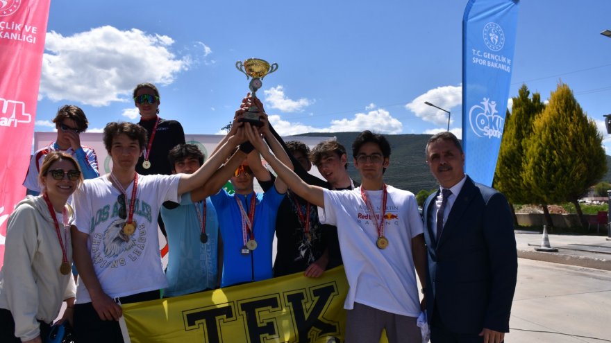 OKUL SPORLARI MUĞLA BİSİKLET İL BİRİNCİLERİ KUPALARINI ALDI