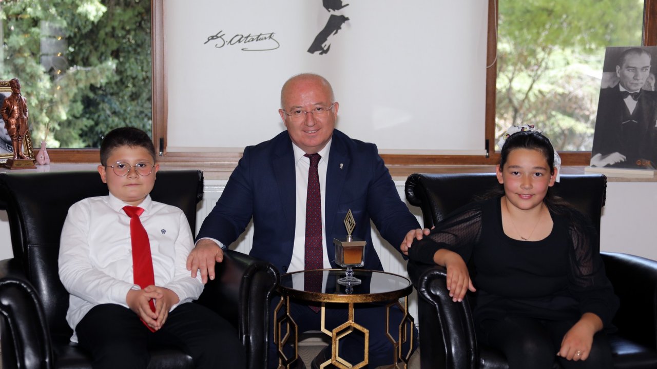 MEVSİM VE AHMET MENTEŞE BELEDİYE BAŞKANI OLDU