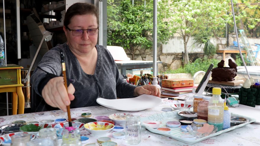 PARKİNSON HASTALIĞININ ETKİSİNİ SANATLA AZALTIYOR