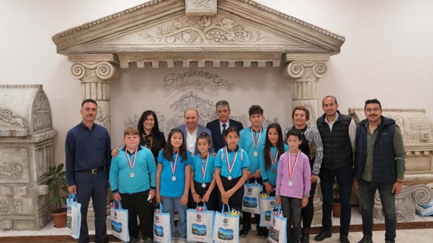 BAŞKAN OTGÖZ: “ÖĞRENCİLERİMİZİN BAŞARISI UMUT OLUYOR”