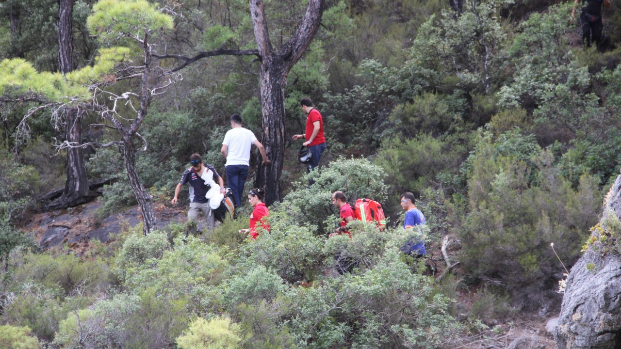 Amatör yamaç paraşütü pilotu ölümden döndü