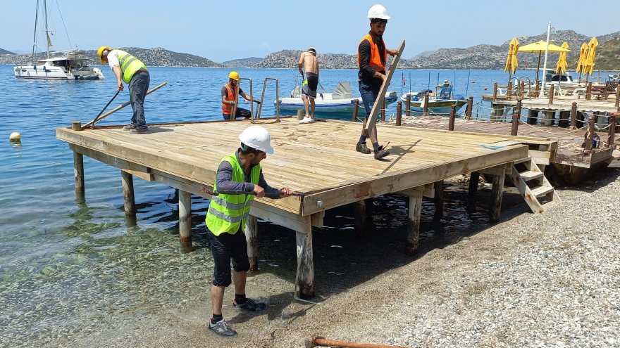 KAÇAK İSKELELER YIKILIYOR