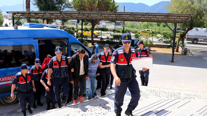 GÖÇMEN KAÇAKÇILIĞI OPERASYONUNDA YAKALANAN İKİ ZANLI TUTUKLANDI