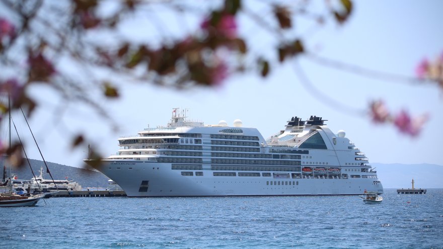 BAHAMALAR BANDIRALI 2 KRUVAZİYER BODRUM'A YANAŞTI