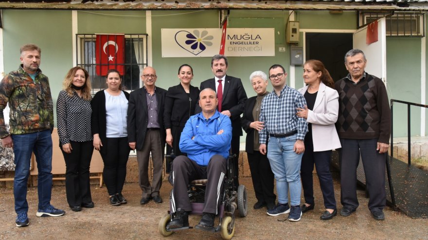 VALİ ORHAN TAVLI ENGEL TANIMAYAN DERNEKLERLE BİR ARAYA GELDİ