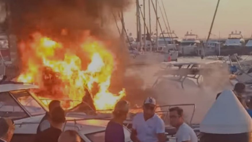 BODRUM'DA MARİNADAKİ TEKNEDE YANGIN ÇIKTI