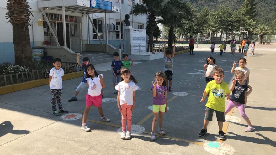 10.000 OKUL PROJESİ HIZ KESMEDEN DEVAM EDİYOR