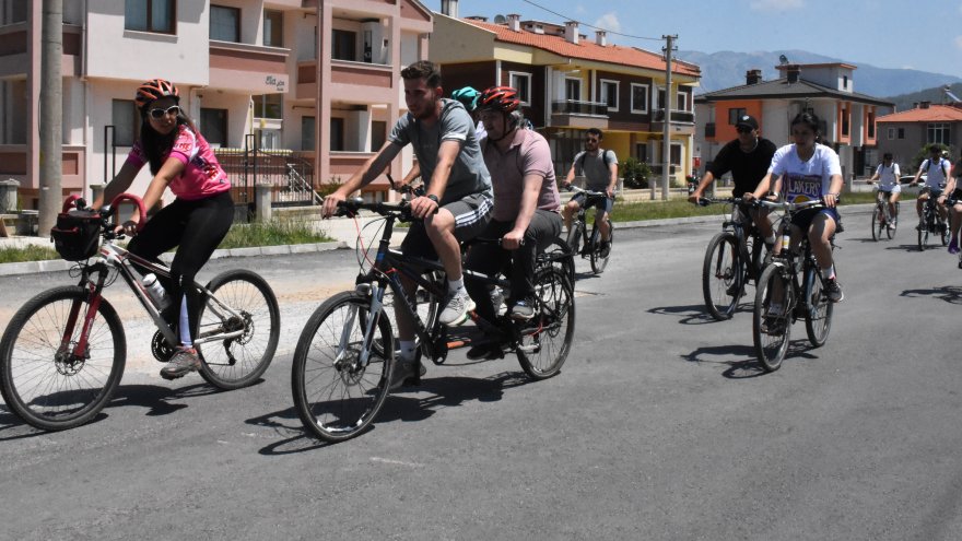 DÜZENLENEN ETKİNLİKTE ENGELLİLER PEDAL ÇEVİRDİ