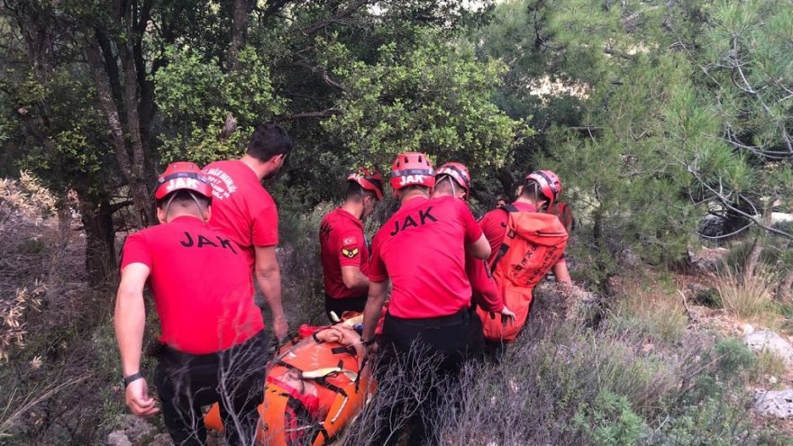 YAMAÇ PARAŞÜTÇÜSÜ KAYALIKLARA DÜŞEREK YARALANDI