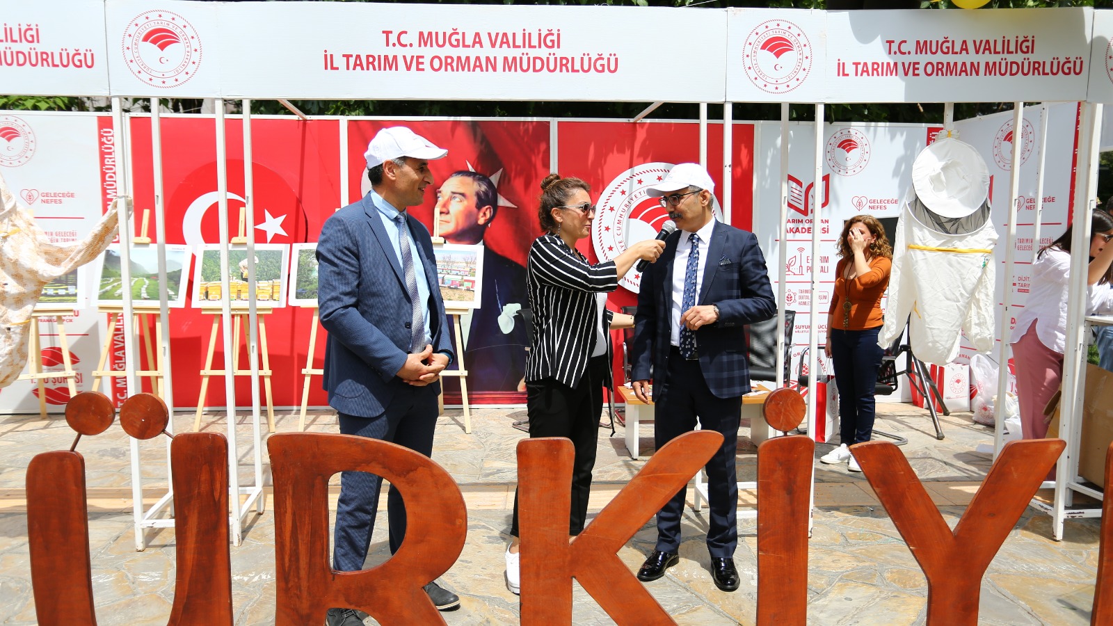 DÜNYA ARI  GÜNÜ  KUTLANDI