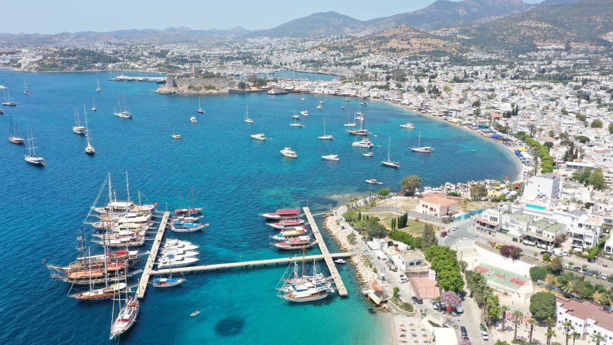 TURİSTLER LÜKS BODRUM GULETLERİYLE MAVİLİKLERE YELKEN AÇIYOR