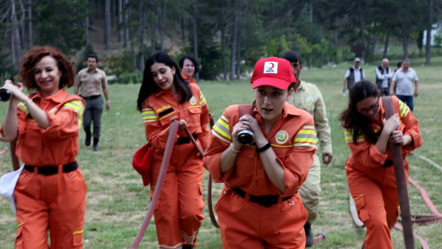 KIZILAY GÖNÜLLÜLERİNE 