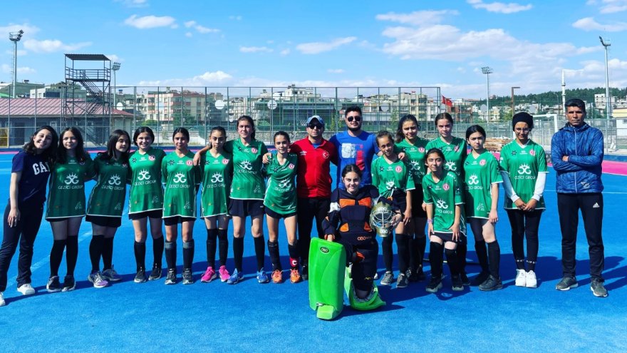 HOKEY’DE MENTEŞE CUMHURİYET FİNALE YÜKSELDİ