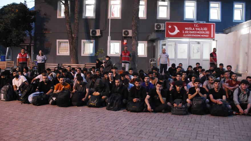 135 DÜZENSİZ GÖÇMEN SINIR DIŞI EDİLDİ