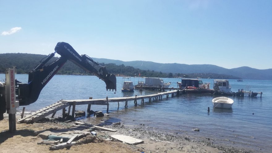 MİLAS’TA KAÇAK 15 İSKELE YIKILIYOR