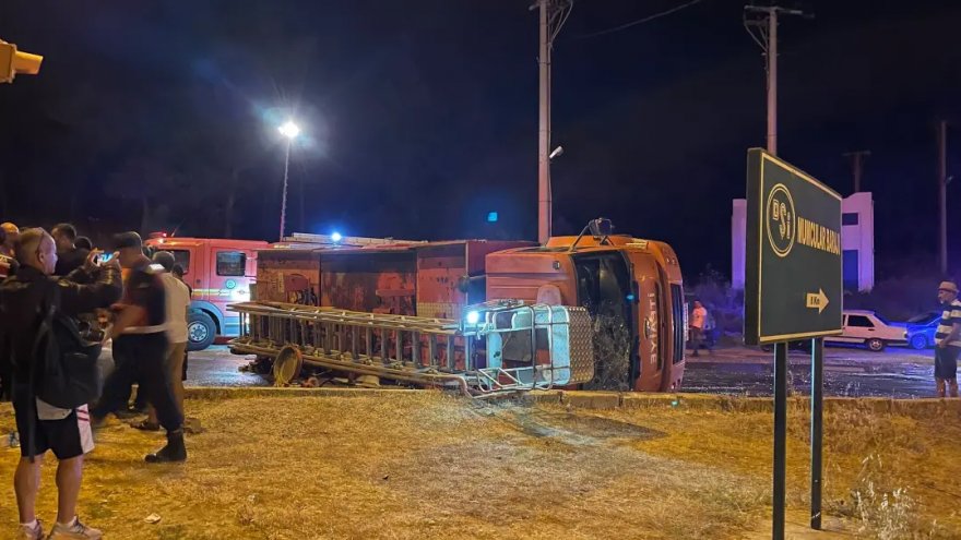 GÖREVE GİDEN İTFAİYE ARACI KAZA YAPTI