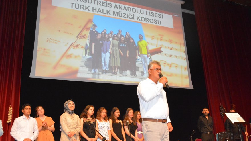 LİSE ÖĞRENCİLERİ NEŞET ERTAŞ’I ANDI