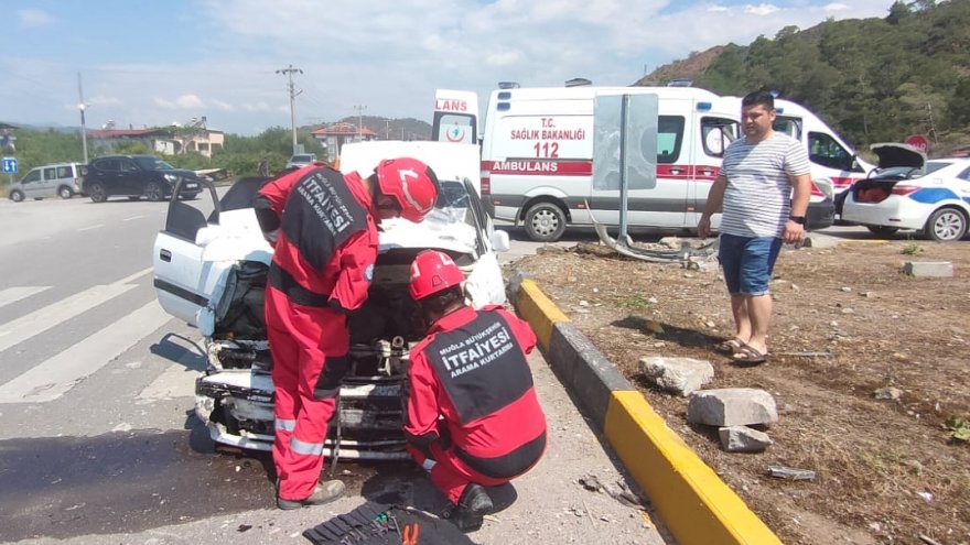 İKİ OTOMOBİLİN KARIŞTIĞI KAZADA 4 KİŞİ YARALANDI