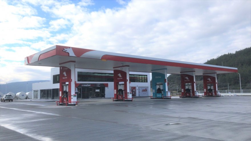 BÜYÜKŞEHİR BELEDİYESİ AKARYAKIT İSTASYONUNUN AÇILIŞINI YAPIYOR