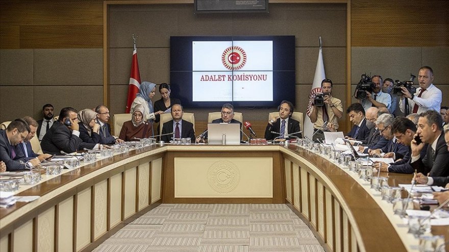 SOSYAL MEDYA VE İNTERNET HABERCİLİĞİNE İLİŞKİN TEKLİFİN 14 MADDESİ KOMİSYONDA KABUL EDİLDİ