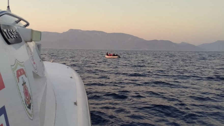 8 DÜZENSİZ GÖÇMEN KURTARILDI