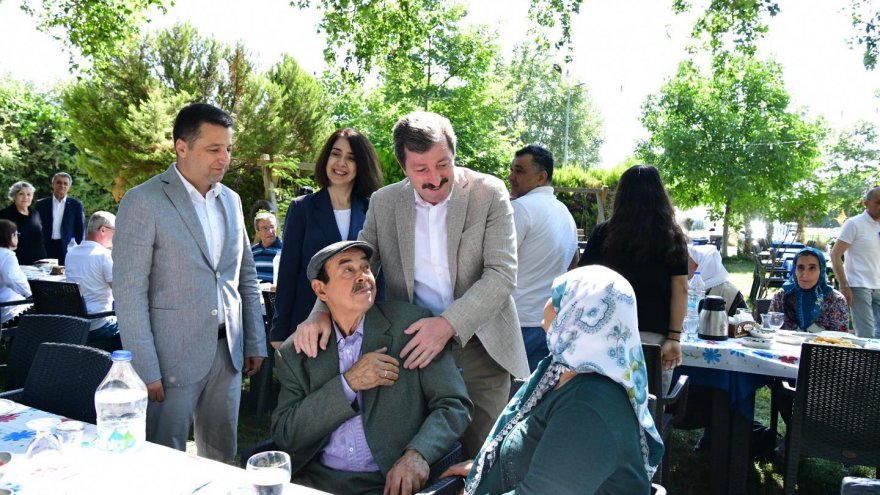 VALİ TAVLI, BABALAR GÜNÜNDE ŞEHİT BABALARIYLA BİR ARAYA GELDİ