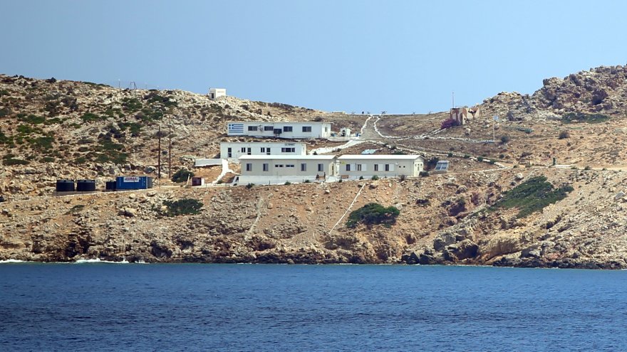 KEÇİ ADASI'NDAKİ YUNAN ASKERLERİ VE ADAYA YERLEŞTİRİLEN AĞIR SİLAHLAR GÖRÜNTÜLENDİ