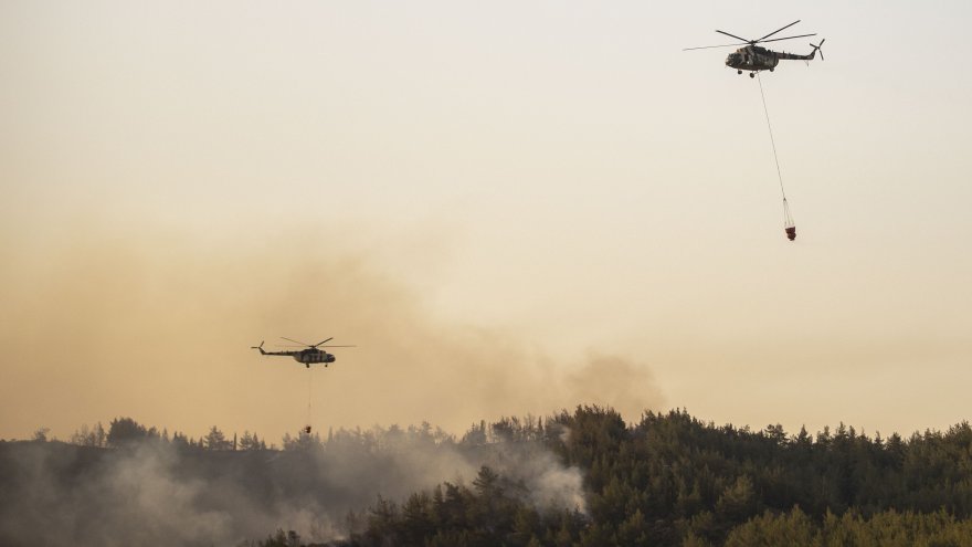 HAVANIN AYDINLANMASIYLA 27 HELİKOPTER 14 UÇAK SÖNDÜRME ÇALIŞMASINA BAŞLADI