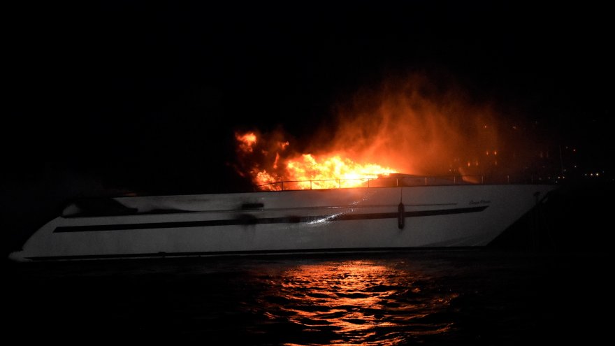 YANGIN ÇIKAN MOTORYAT KULLANILAMAZ HALE GELDİ