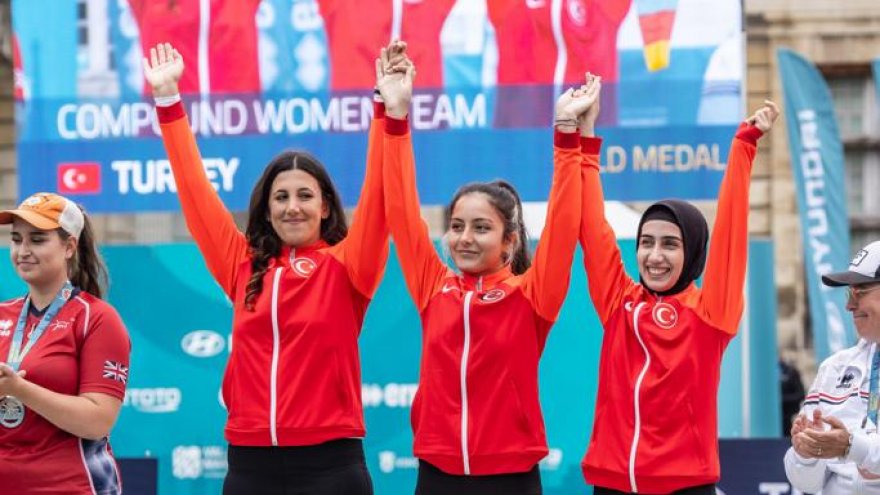 SONGÜL VE EMİRCAN TÜRKİYE’NİN GURURU OLDULAR