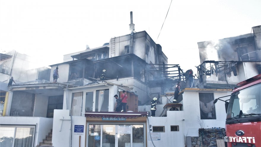 Çıkan yangında 3 iş yeri ile 2 ev zarar gördü