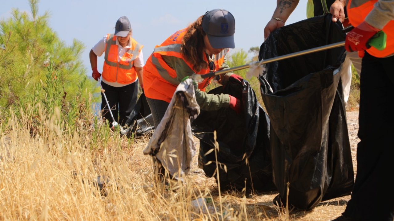 BODRUM ARAÇLARDAN ATILAN ÇÖPLERDEN ARINDIRILIYOR