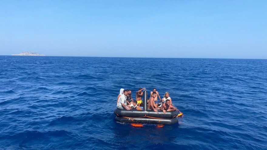 15 DÜZENSİZ GÖÇMEN KURTARILDI