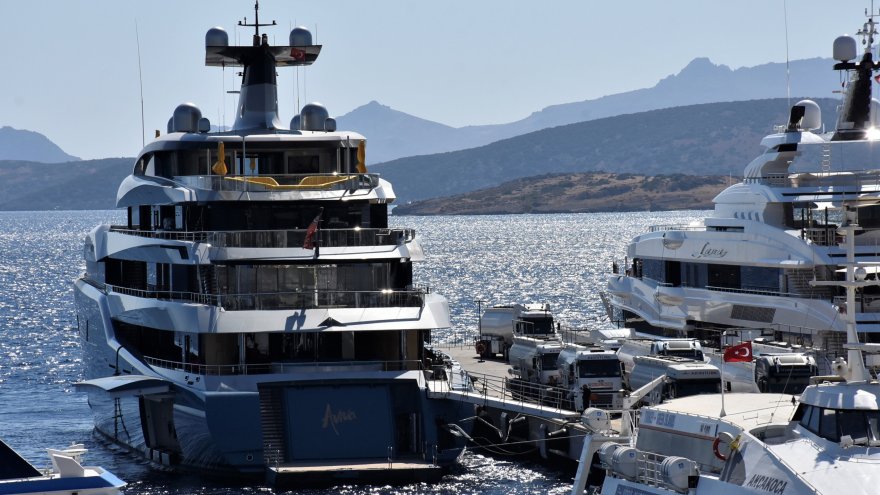 MEGA YATLAR BODRUM'DA YAKIT İKMALİ YAPTI