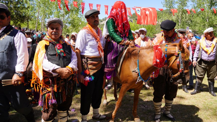 YAYLA KARAÇULHA, YÖRÜK ŞENLİĞİYLE COŞTU