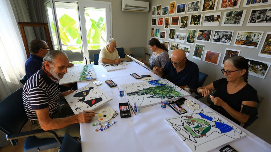 100 YAŞ EVLERİNDE YENİ DOSTLUKLAR KURULUYOR