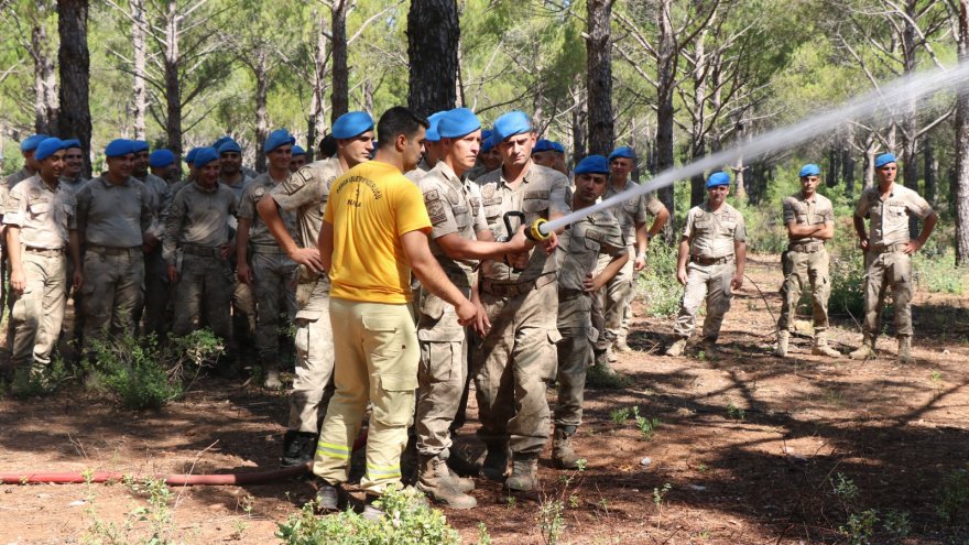 JANDARMA EKİPLERİNE YANGIN SÖNDÜRME EĞİTİMİ VERİLDİ