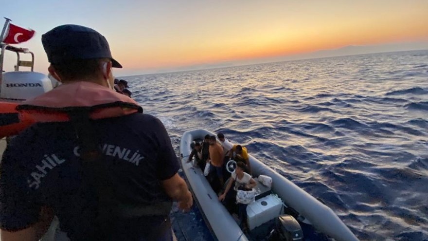 38 DÜZENSİZ GÖÇMEN KURTARILDI